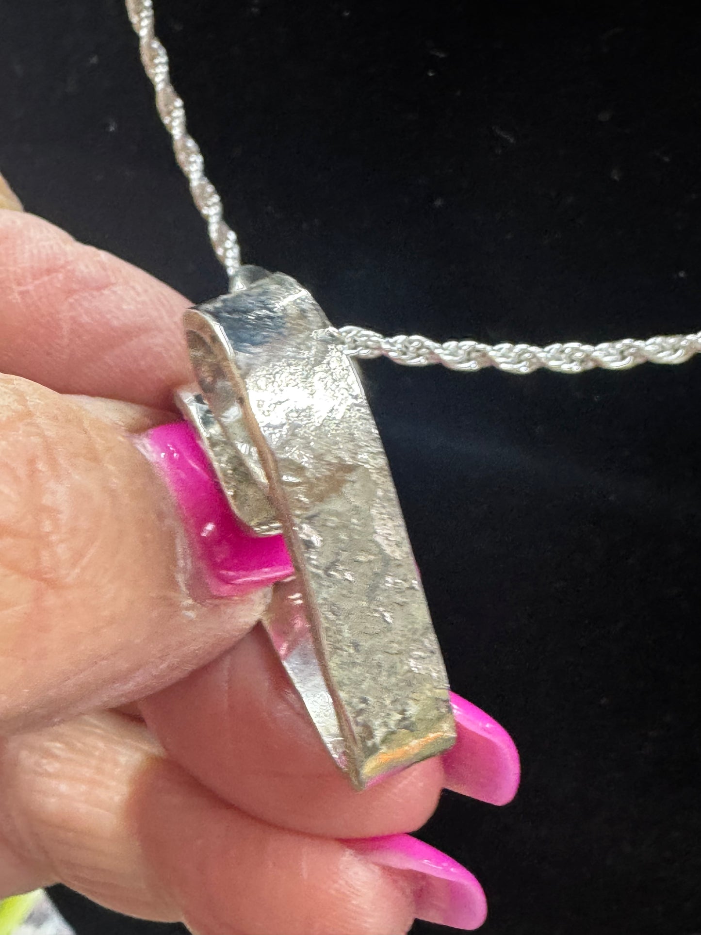 Hammered heart pendant w/chain