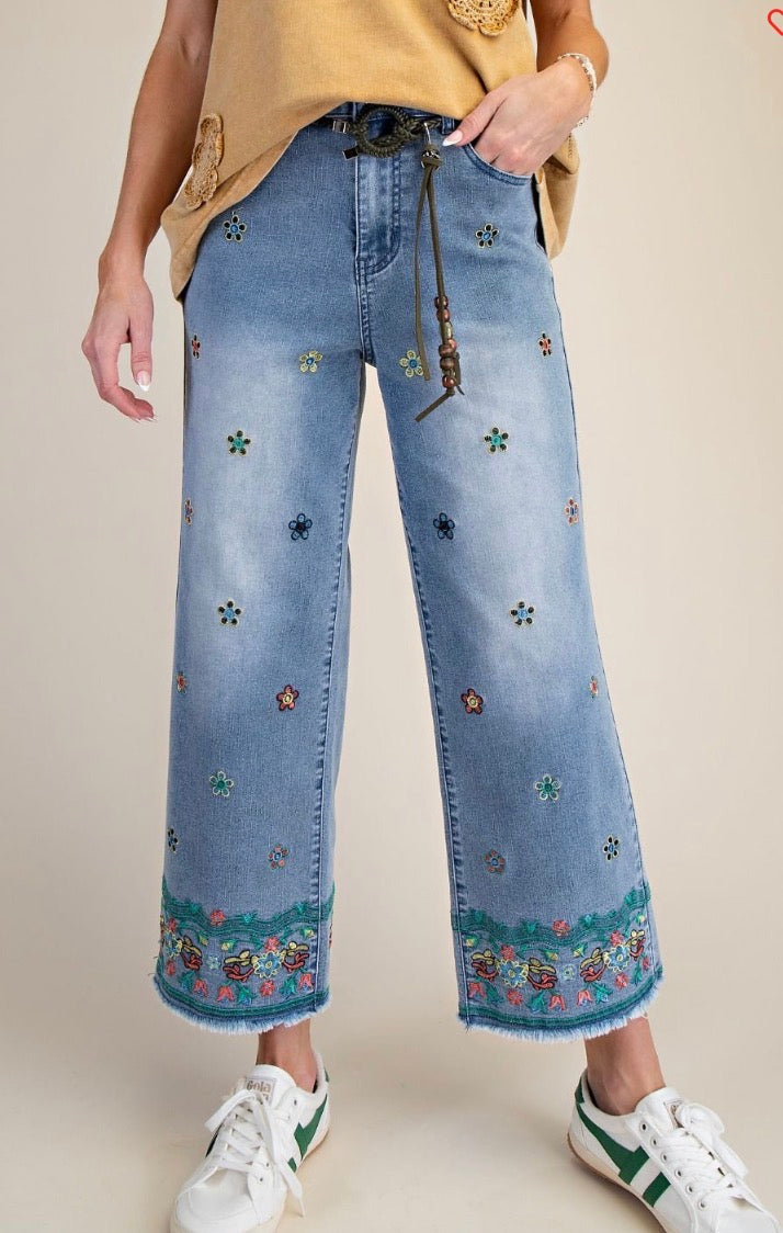 EMBROIDERY DETAILING STRETCH DENIM PANTS