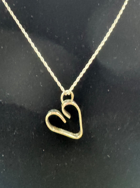 Hammered heart pendant w/chain