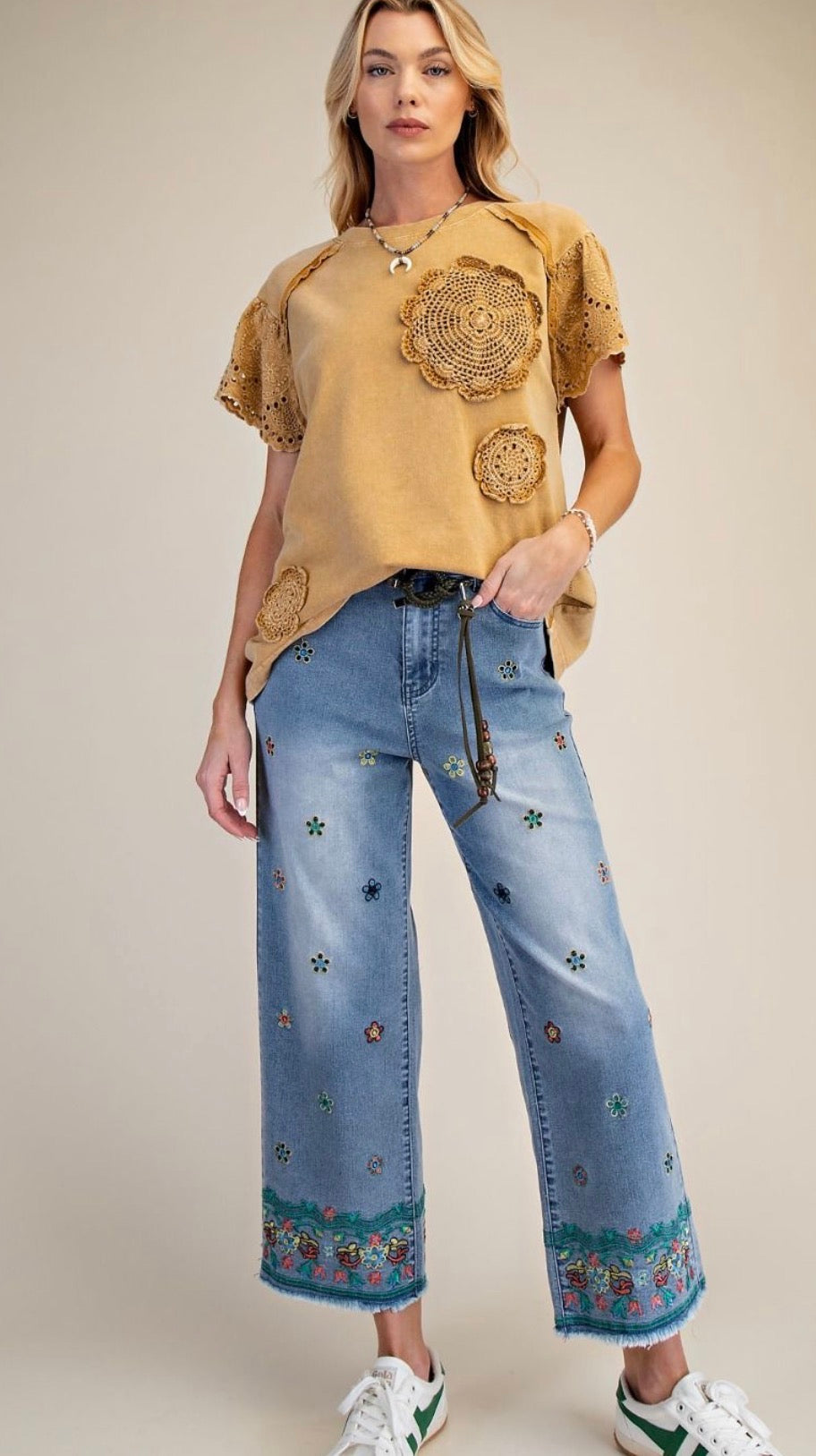 EMBROIDERY DETAILING STRETCH DENIM PANTS