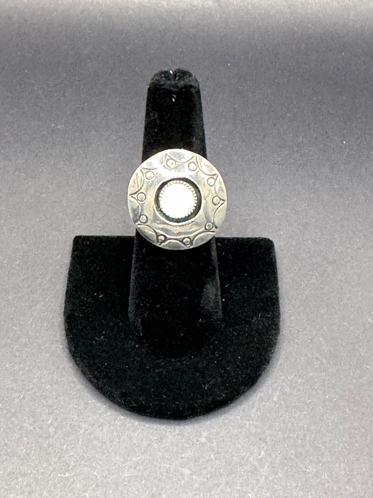 Vintage, Mother of Pearl Silver Round Ring