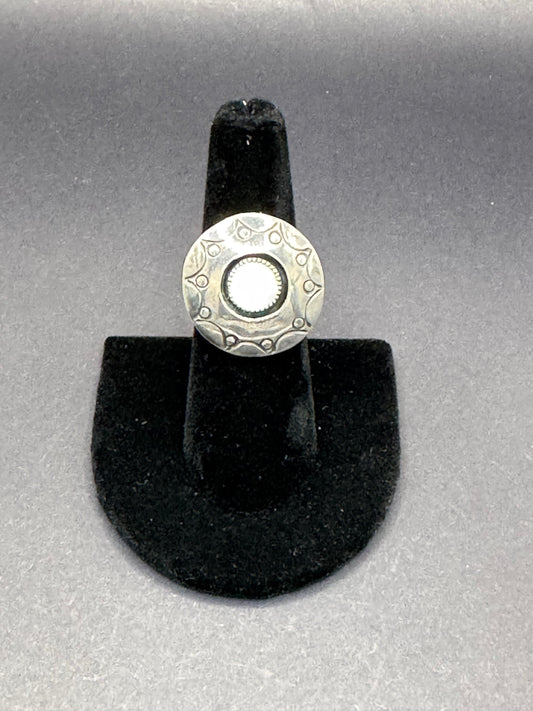 Vintage, Mother of Pearl Silver Round Ring